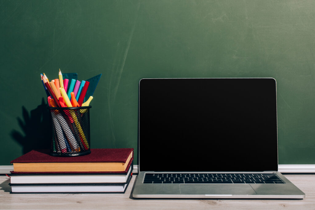 laptop-with-blank-screen-and-pen-holder